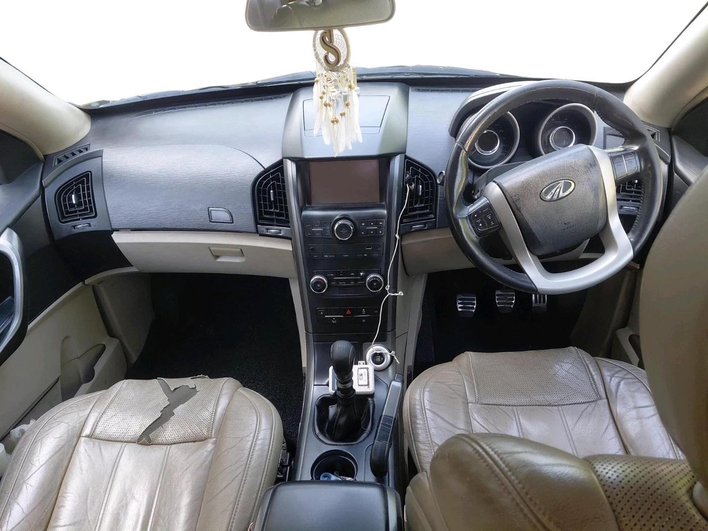 2016 Mahindra XUV500 W10, Diesel, Manual, 1,35,775 km, interior