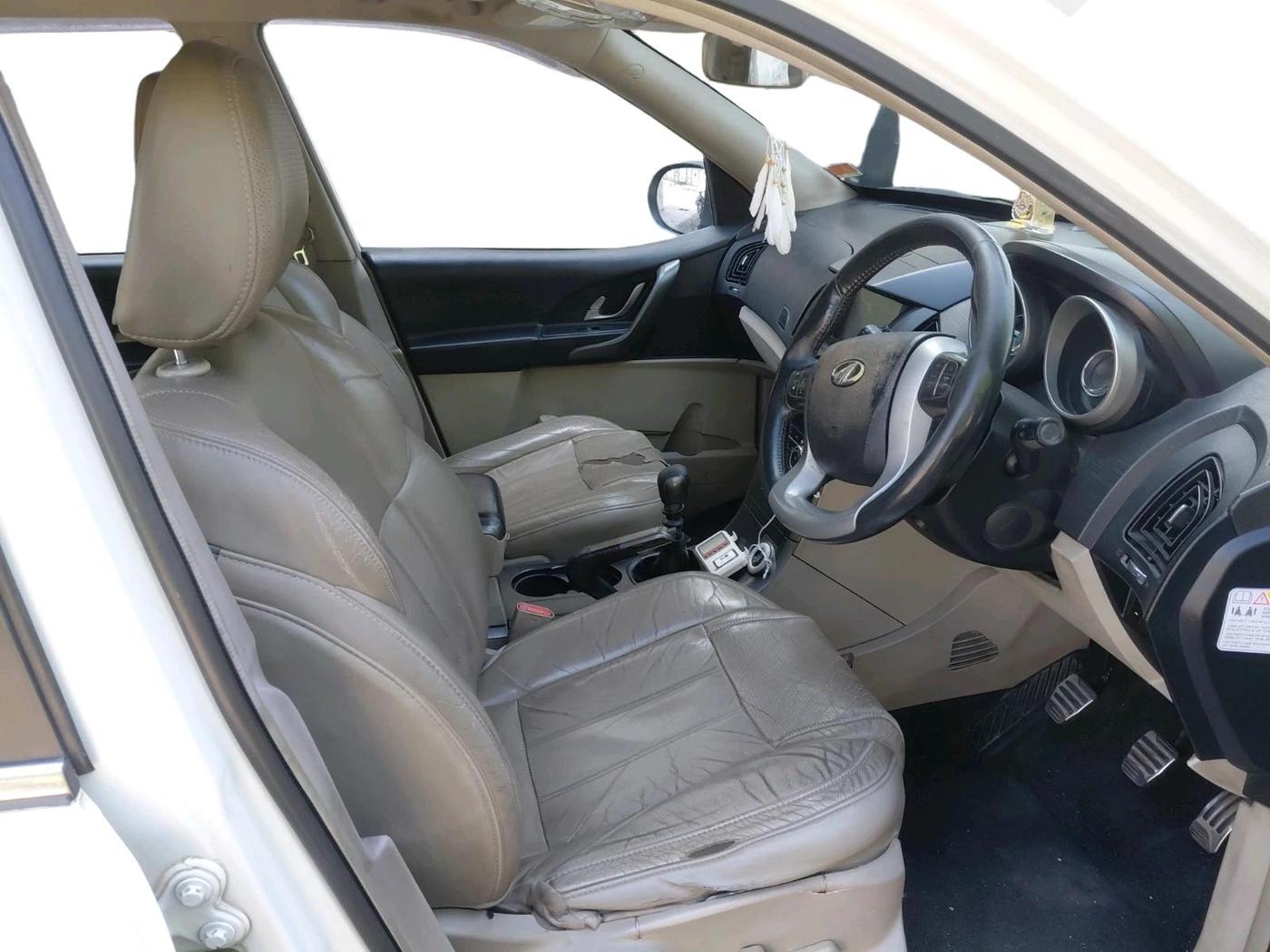 2016 Mahindra XUV500 W10, Diesel, Manual, 1,35,775 km, interior