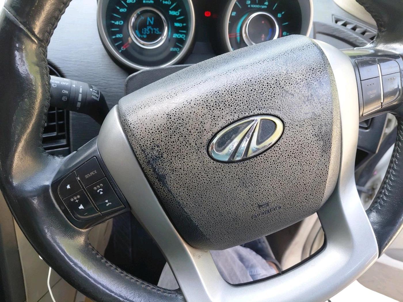 2016 Mahindra XUV500 W10, Diesel, Manual, 1,35,775 km, interior