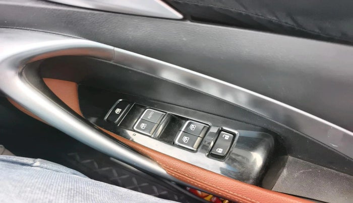 2021 MG HECTOR PLUS SHARP 2.0 DIESEL TURBO MT 6-STR, Diesel, Manual, 1,21,762 km, interior