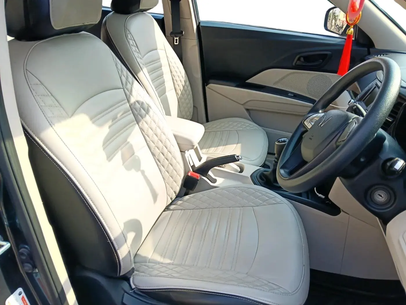 2023 Mahindra XUV300 W6 1.5 Diesel, Diesel, Manual, 1,20,788 km, interior