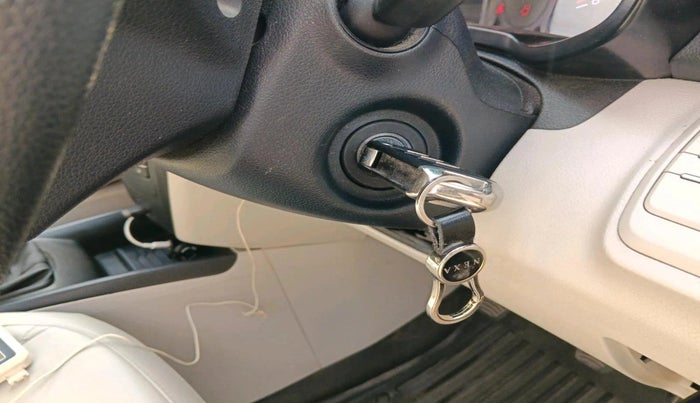 2023 Mahindra XUV300 W6 1.5 Diesel, Diesel, Manual, 1,20,788 km, interior