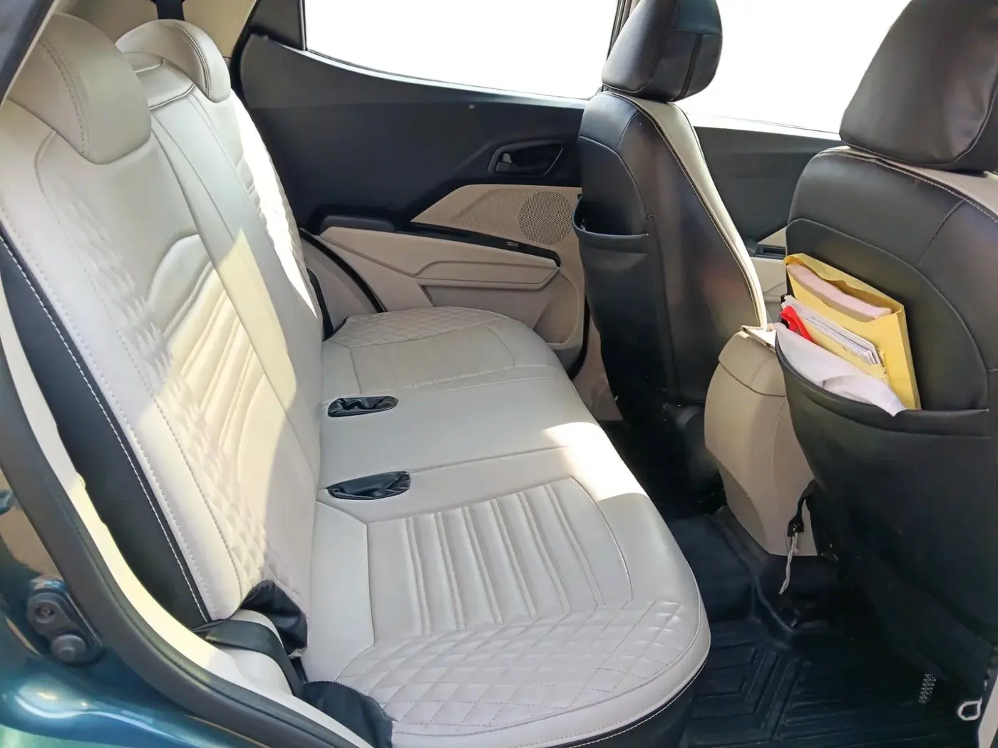 2023 Mahindra XUV300 W6 1.5 Diesel, Diesel, Manual, 1,20,788 km, interior