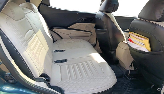 2023 Mahindra XUV300 W6 1.5 Diesel, Diesel, Manual, 1,20,788 km, interior