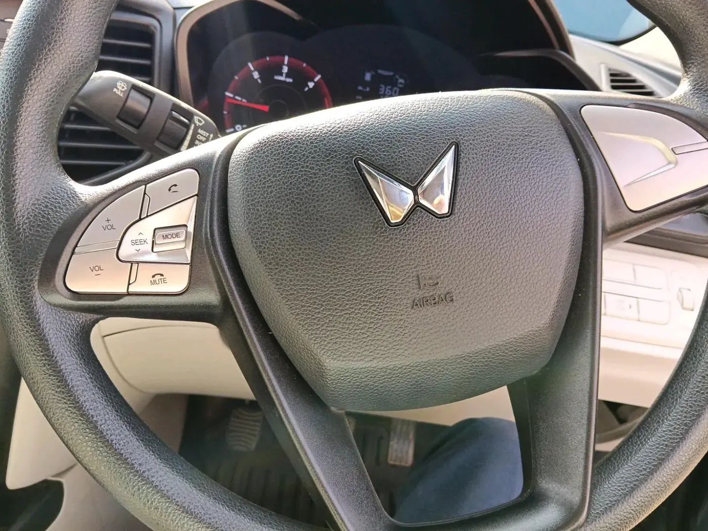 2023 Mahindra XUV300 W6 1.5 Diesel, Diesel, Manual, 1,20,788 km, interior