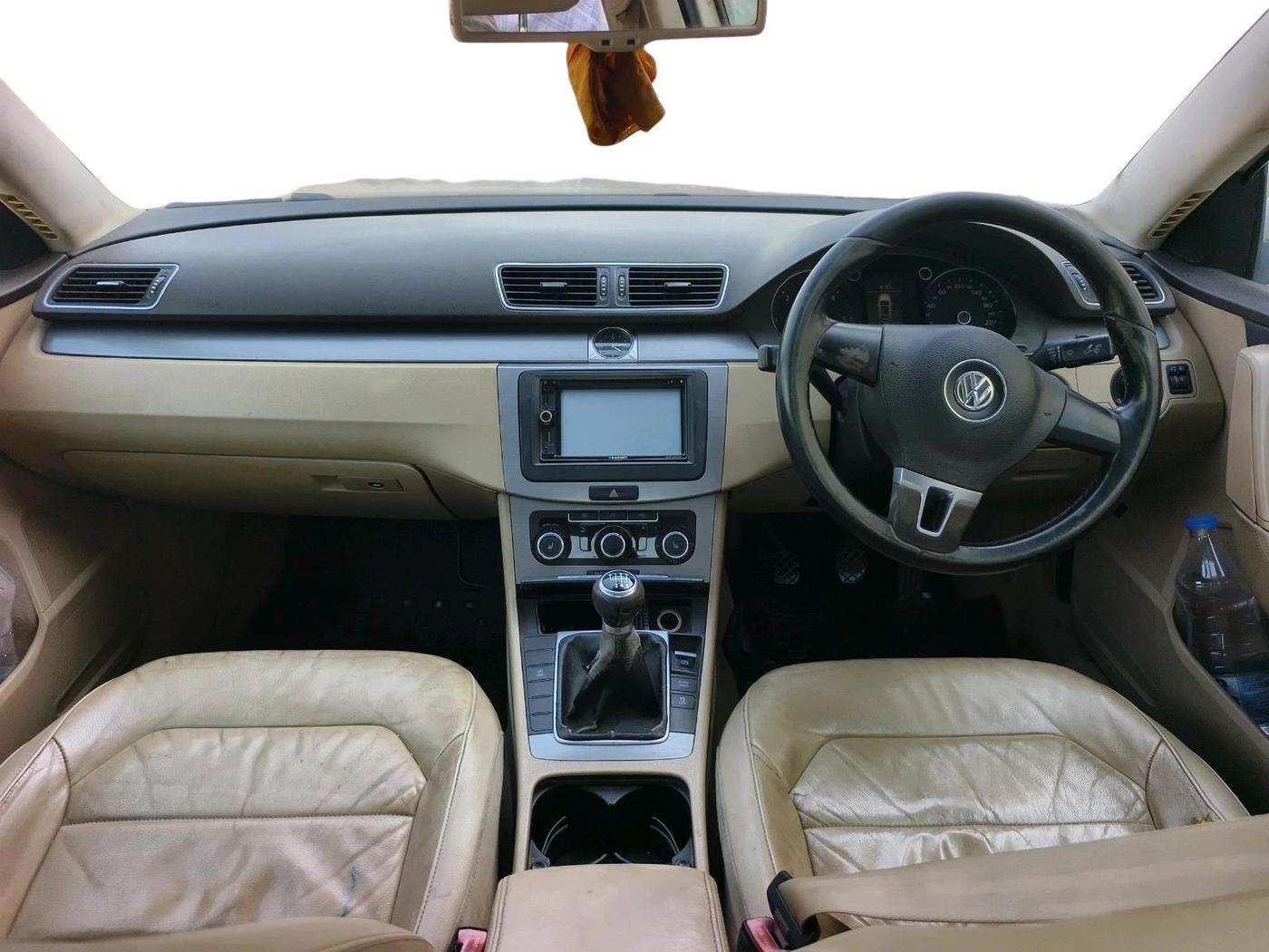 2012 Volkswagen Passat TRENDLINE MT, Diesel, Manual, 1,23,332 km, interior