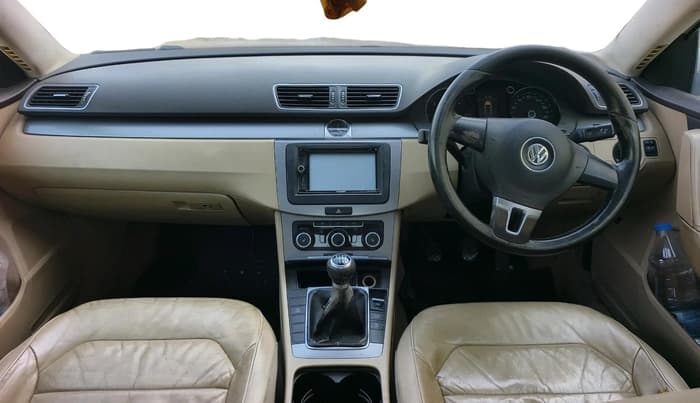 2012 Volkswagen Passat TRENDLINE MT, Diesel, Manual, 1,23,332 km, interior