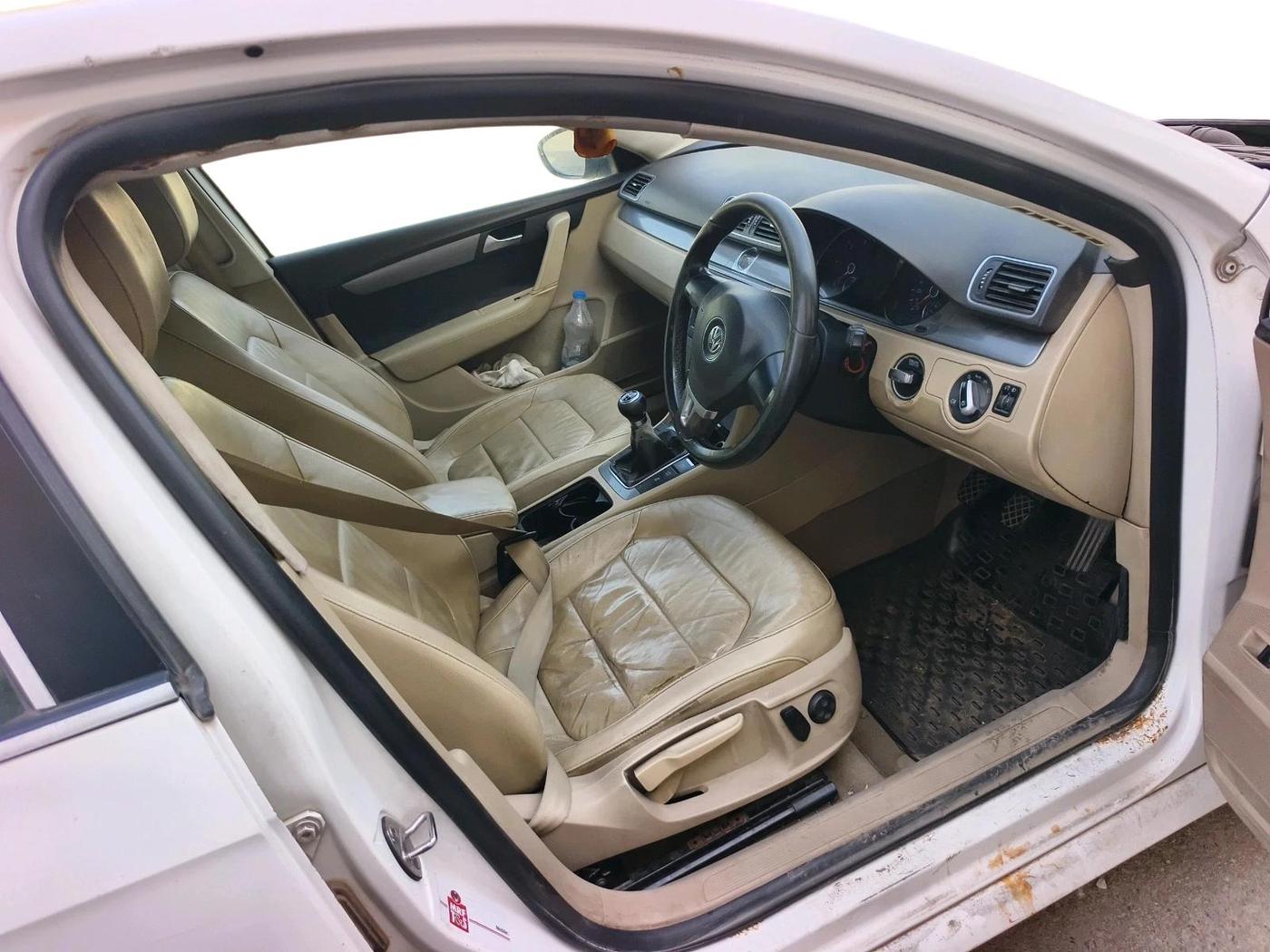2012 Volkswagen Passat TRENDLINE MT, Diesel, Manual, 1,23,332 km, interior