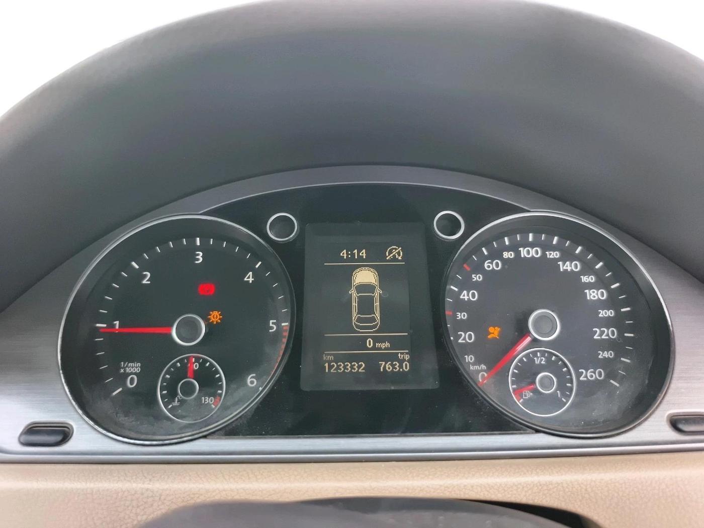 2012 Volkswagen Passat TRENDLINE MT, Diesel, Manual, 1,23,332 km, interior