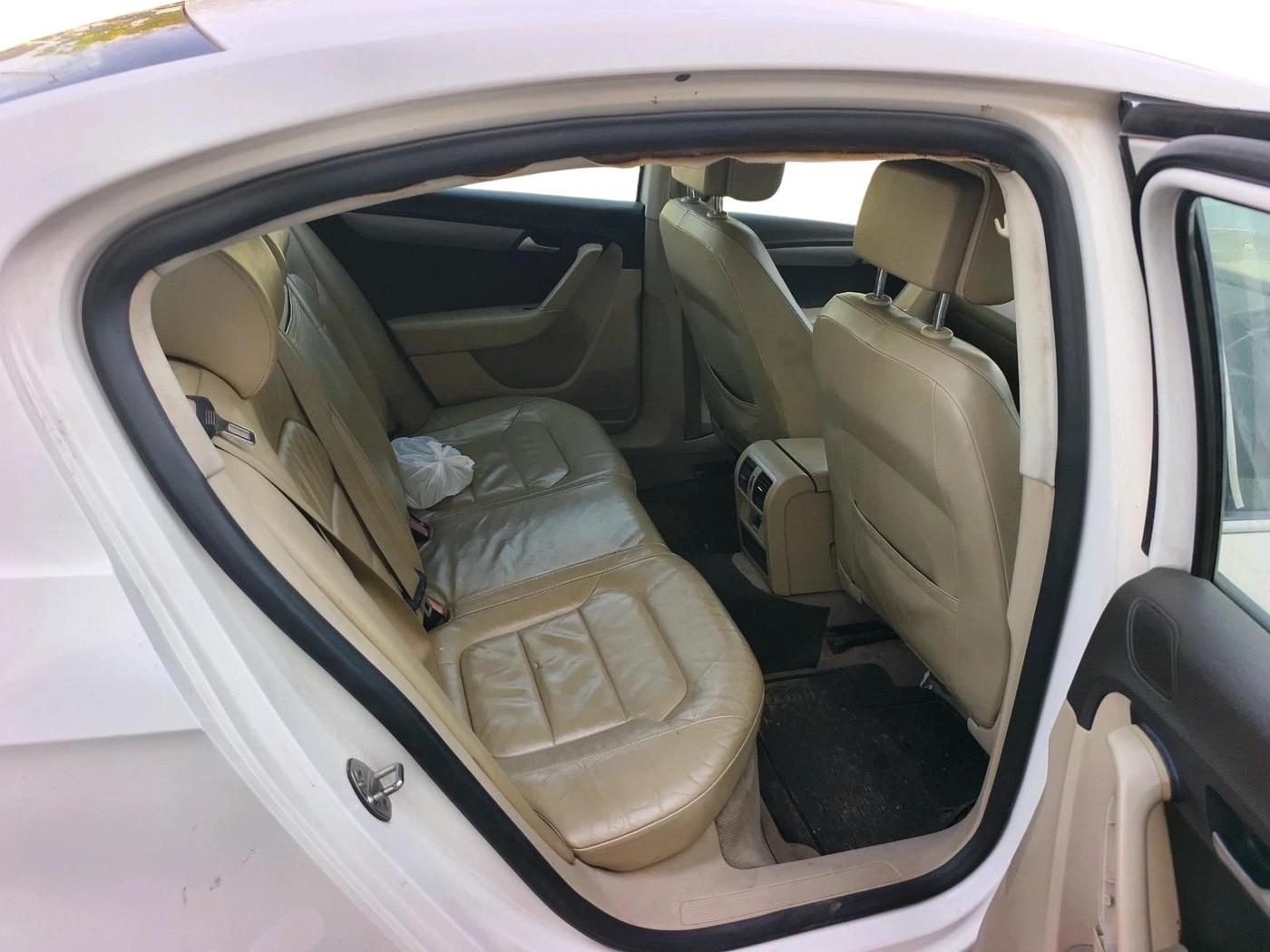 2012 Volkswagen Passat TRENDLINE MT, Diesel, Manual, 1,23,332 km, interior