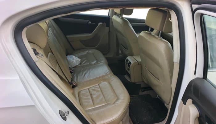 2012 Volkswagen Passat TRENDLINE MT, Diesel, Manual, 1,23,332 km, interior