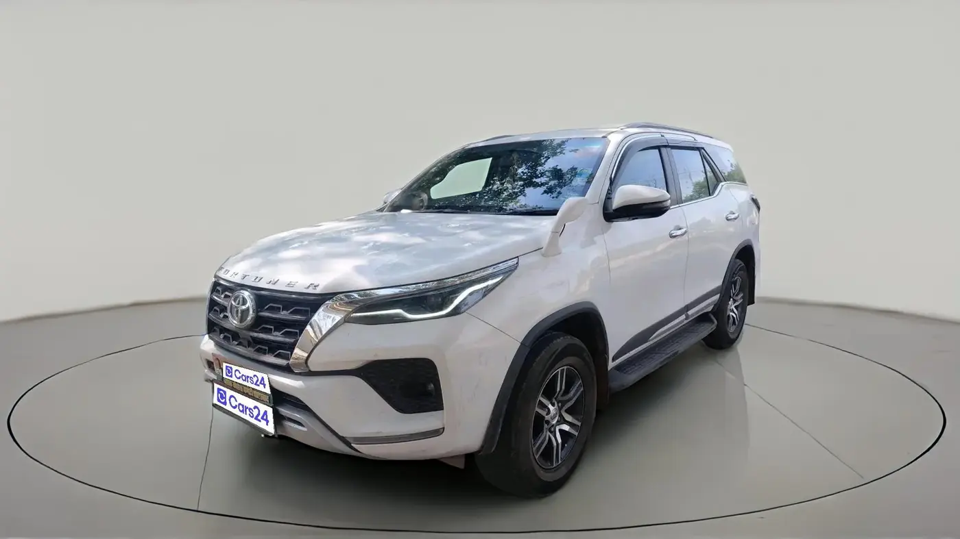 2023 Toyota Fortuner 4X2 MT 2.8 DIESEL, Diesel, Manual, 1,80,518 km, exterior