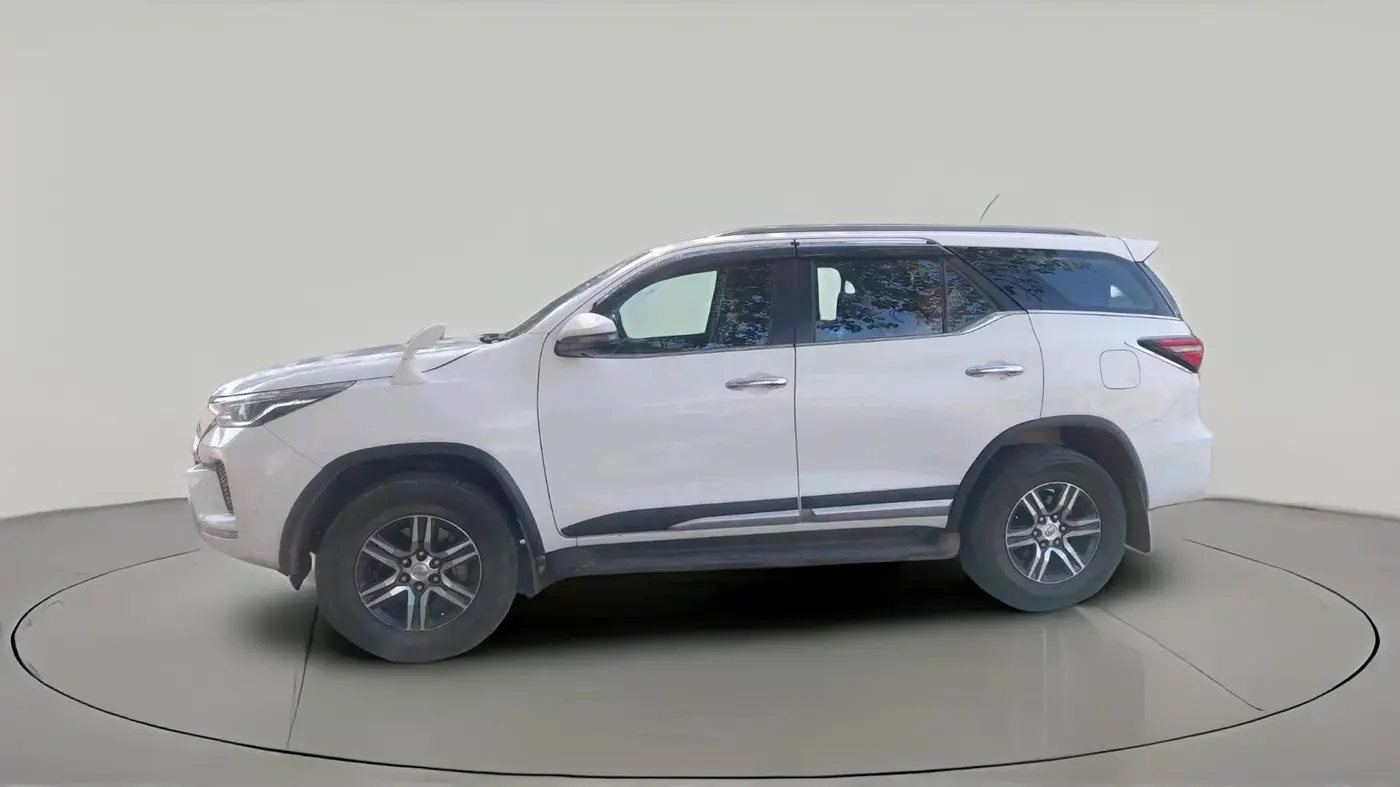 2023 Toyota Fortuner 4X2 MT 2.8 DIESEL, Diesel, Manual, 1,80,518 km, exterior