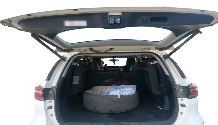 2023 Toyota Fortuner 4X2 MT 2.8 DIESEL, Diesel, Manual, 1,80,518 km, exterior