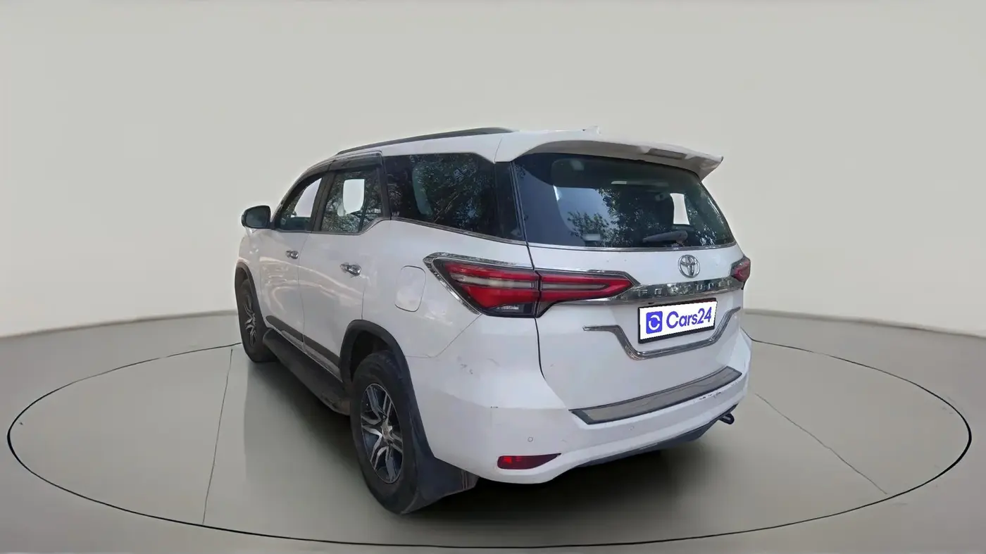 2023 Toyota Fortuner 4X2 MT 2.8 DIESEL, Diesel, Manual, 1,80,518 km, exterior
