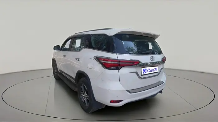 2023 Toyota Fortuner 4X2 MT 2.8 DIESEL, Diesel, Manual, 1,80,518 km, exterior