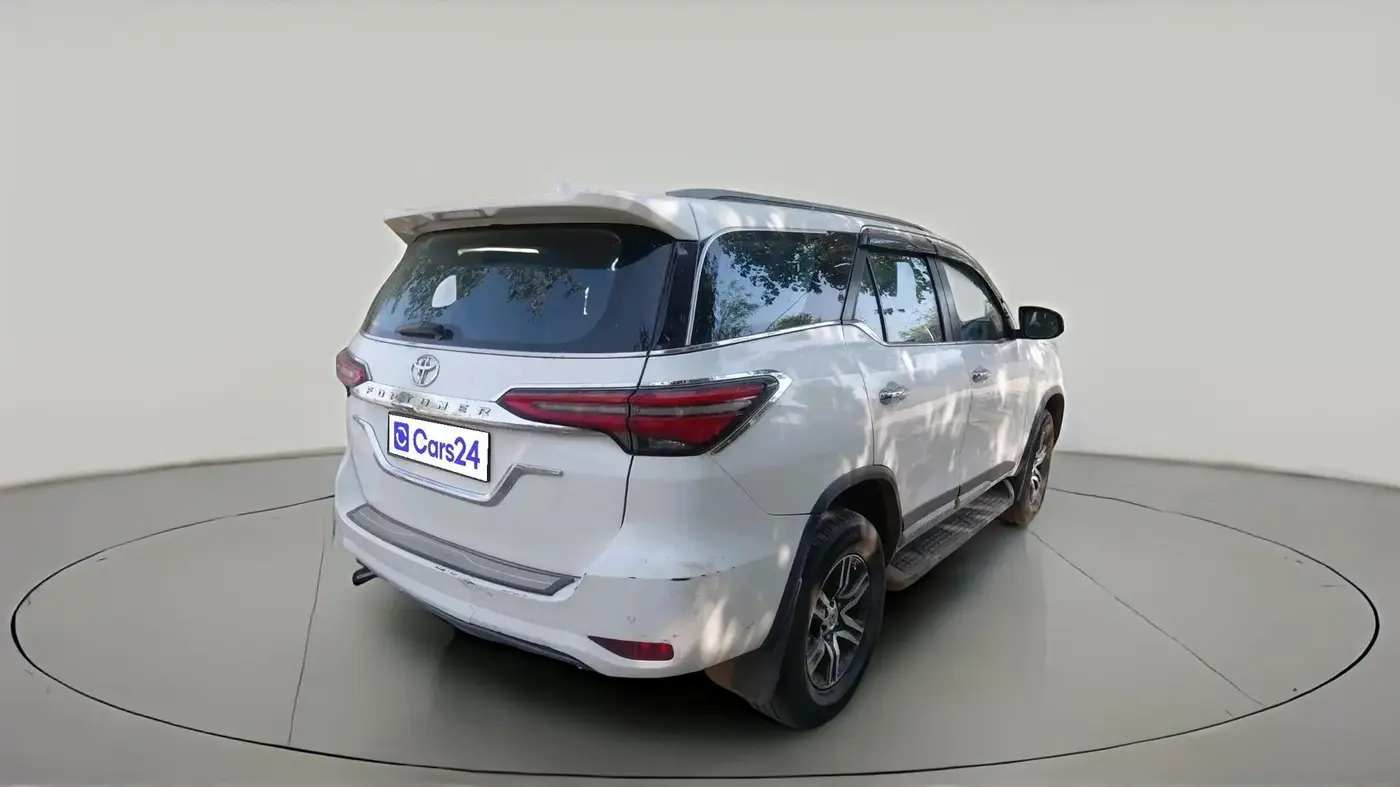 2023 Toyota Fortuner 4X2 MT 2.8 DIESEL, Diesel, Manual, 1,80,518 km, exterior