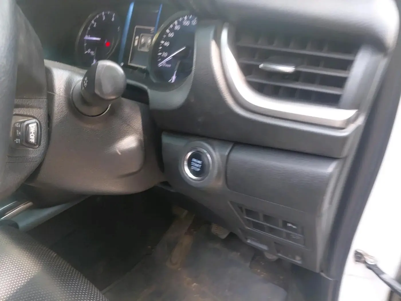 2023 Toyota Fortuner 4X2 MT 2.8 DIESEL, Diesel, Manual, 1,80,518 km, interior