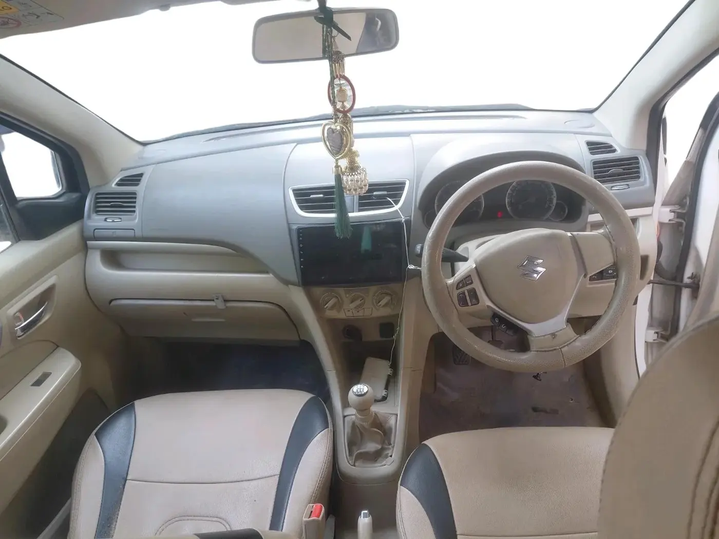 2017 Maruti Ertiga VXI, CNG, Manual, 1,11,815 km, interior