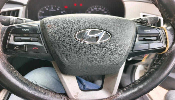 2016 Hyundai Creta BASE 1.6 PETROL, Petrol, Manual, 2,39,621 km, interior