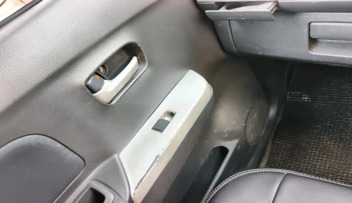 2011 Maruti Wagon R 1.0 VXI, CNG, Manual, 1,52,997 km, interior