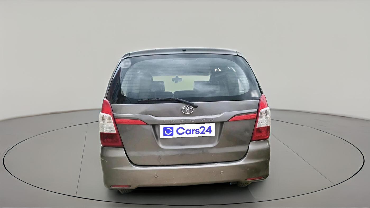 2013 Toyota Innova 2.5 GX 8 STR, Diesel, Manual, 1,92,641 km, exterior