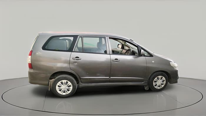 2013 Toyota Innova 2.5 GX 8 STR, Diesel, Manual, 1,92,641 km, exterior