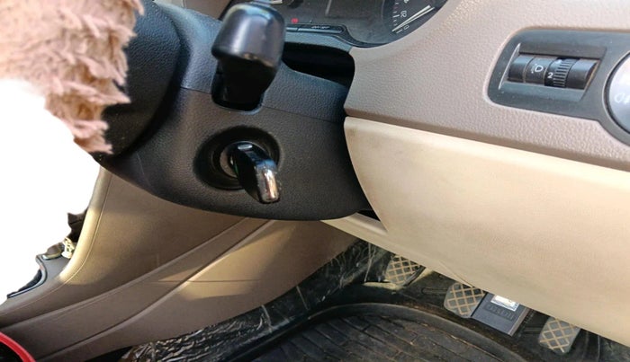 2012 Skoda Rapid AMBITION 1.6 TDI CR MT, Diesel, Manual, 93,238 km, interior