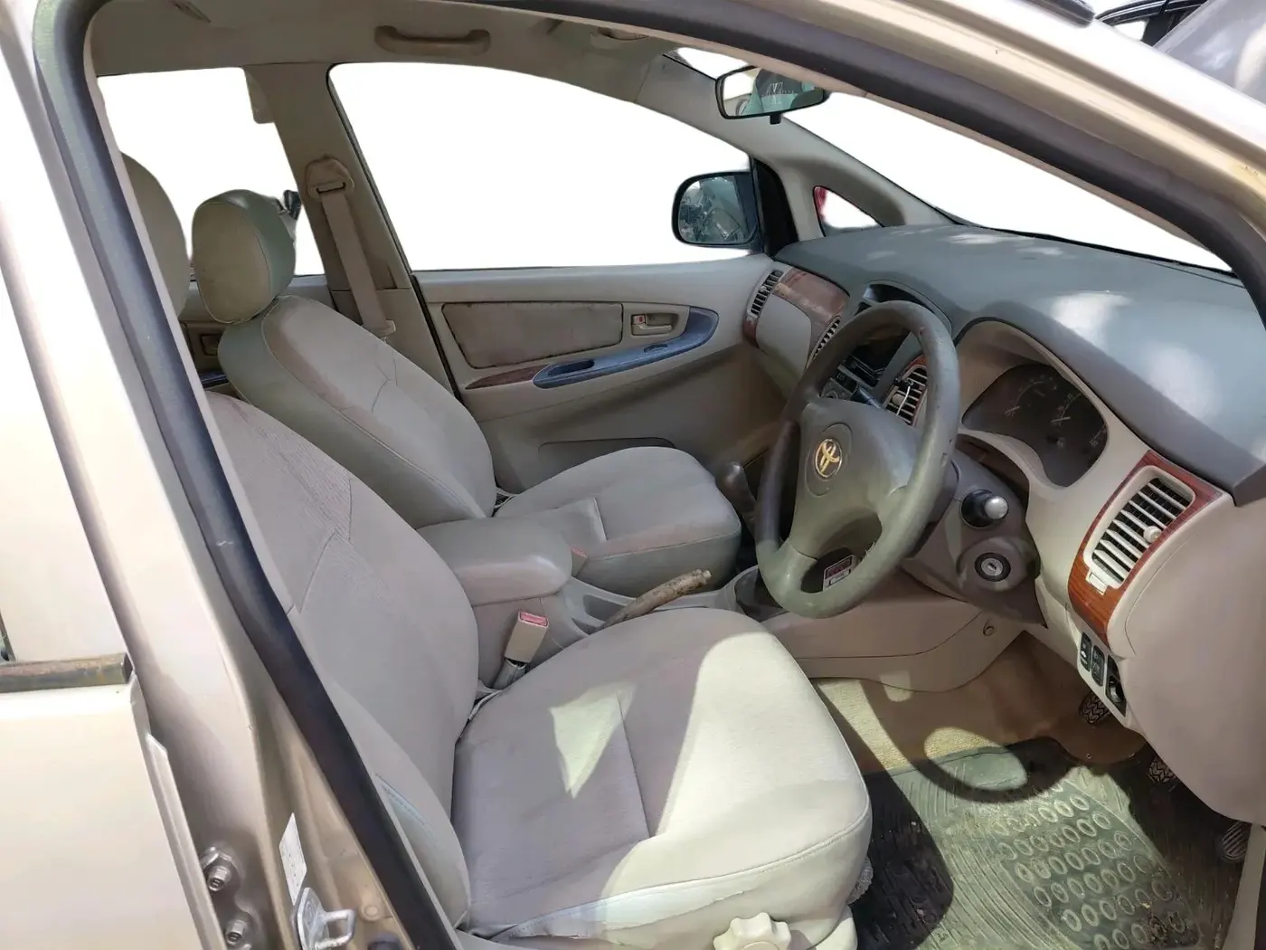 2009 Toyota Innova 2.5 G2 8STR, Diesel, Manual, 1,37,329 km, interior