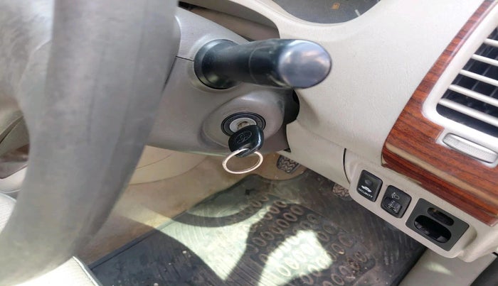 2009 Toyota Innova 2.5 G2 8STR, Diesel, Manual, 1,37,329 km, interior