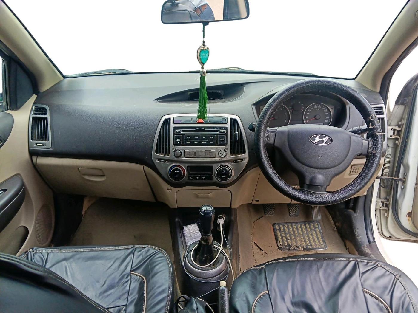 2013 Hyundai i20 MAGNA (O) 1.4 CRDI, Diesel, Manual, 2,27,245 km, interior
