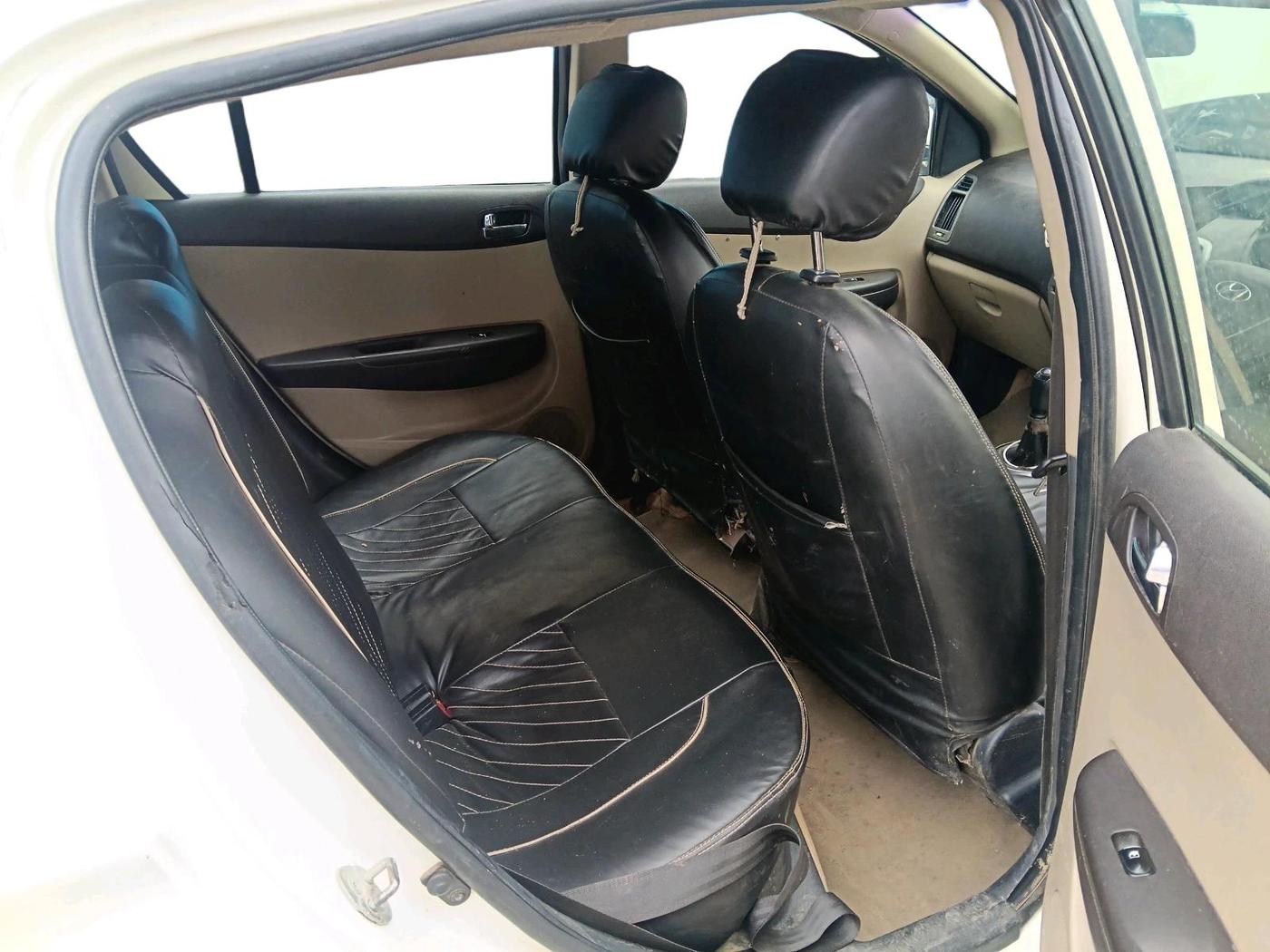 2013 Hyundai i20 MAGNA (O) 1.4 CRDI, Diesel, Manual, 2,27,245 km, interior