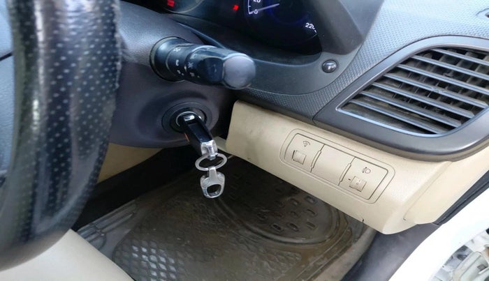 2011 Hyundai Verna FLUIDIC 1.6 VTVT SX, Petrol, Manual, 83,207 km, interior