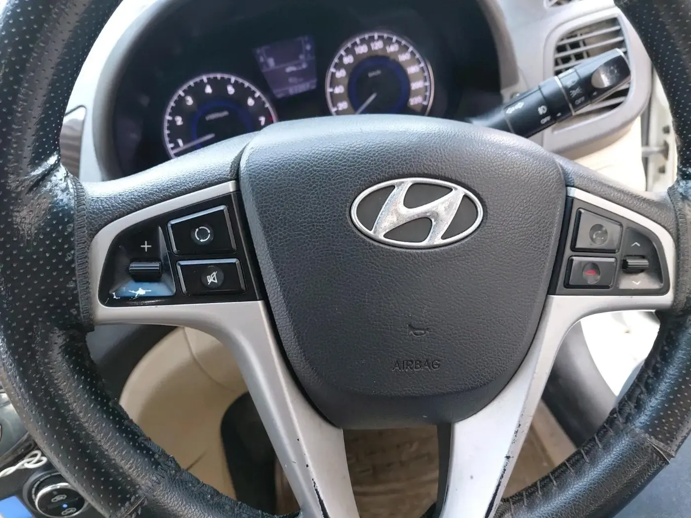 2011 Hyundai Verna FLUIDIC 1.6 VTVT SX, Petrol, Manual, 83,207 km, interior