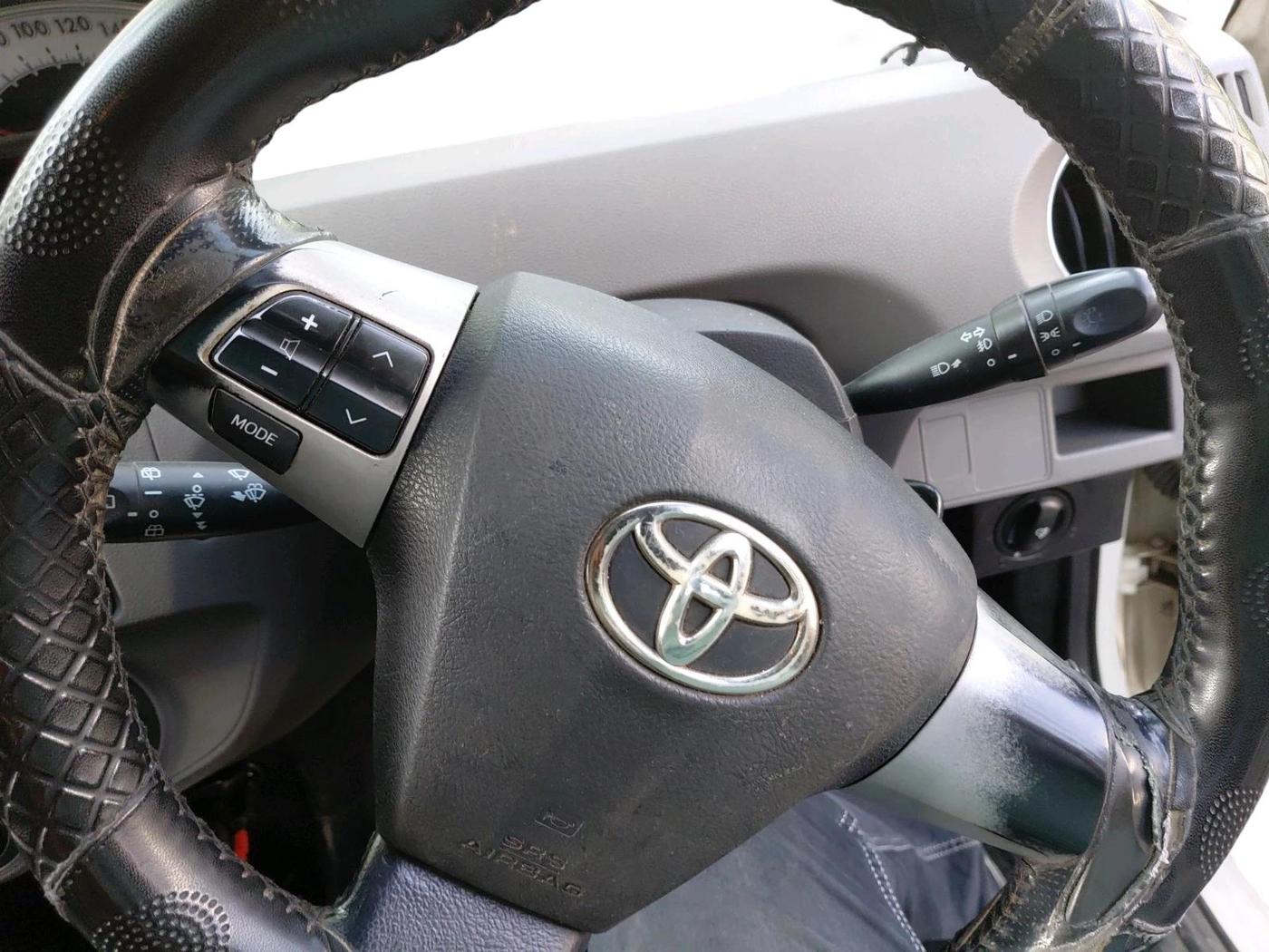 2011 Toyota Etios Liva VX, Petrol, Manual, 1,09,227 km, interior