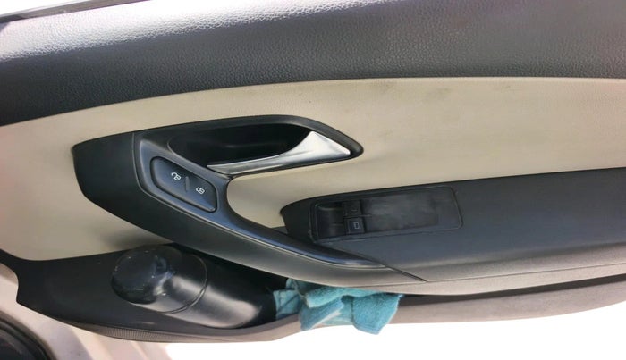 2012 Volkswagen Polo TRENDLINE 1.2L DIESEL, Diesel, Manual, 1,79,966 km, interior