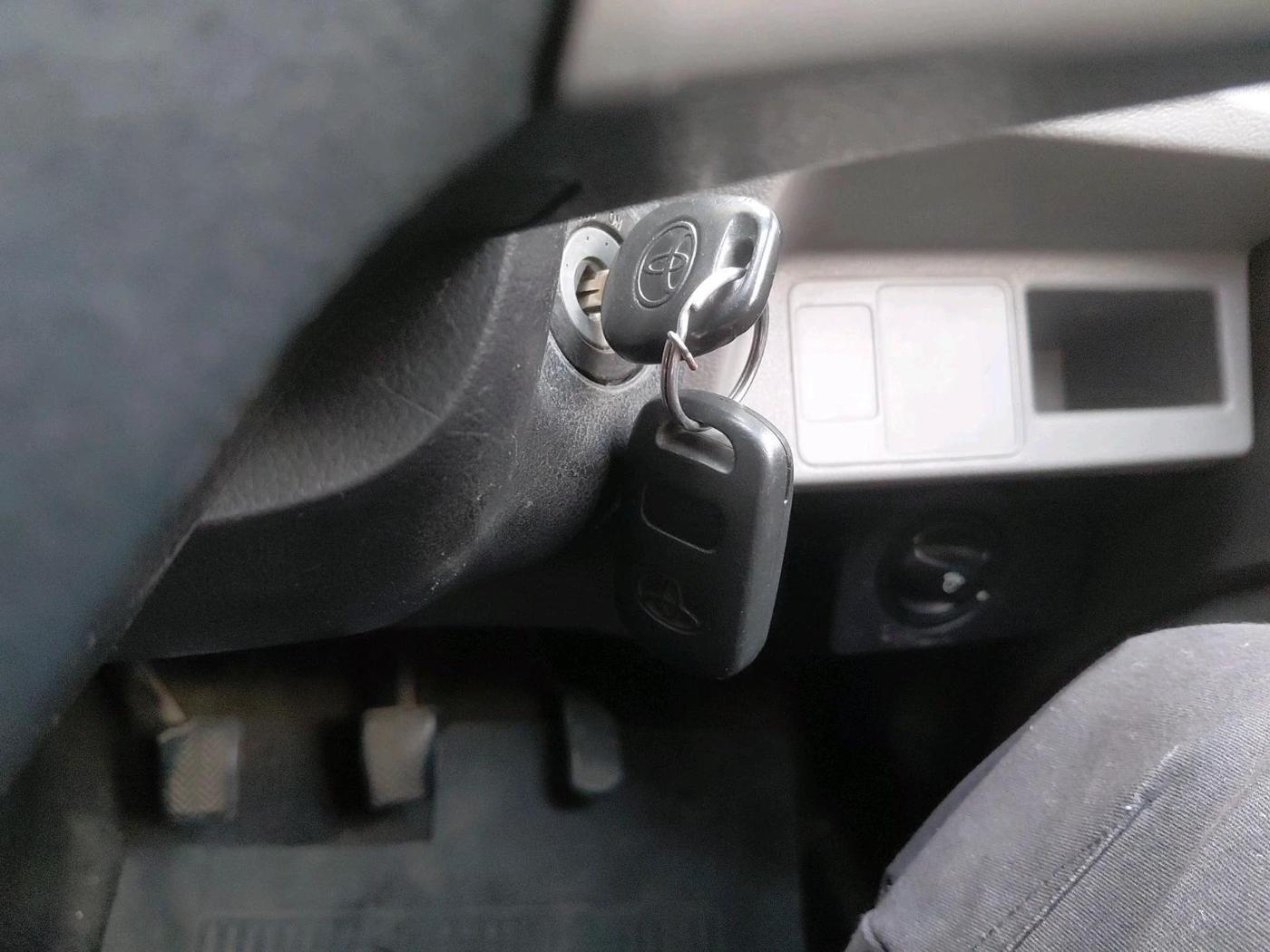 2011 Toyota Etios Liva VX, Petrol, Manual, 1,03,669 km, interior