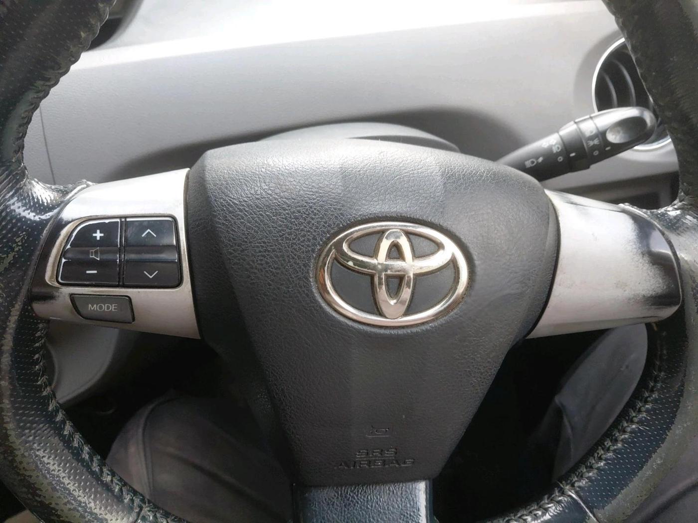 2011 Toyota Etios Liva VX, Petrol, Manual, 1,03,669 km, interior
