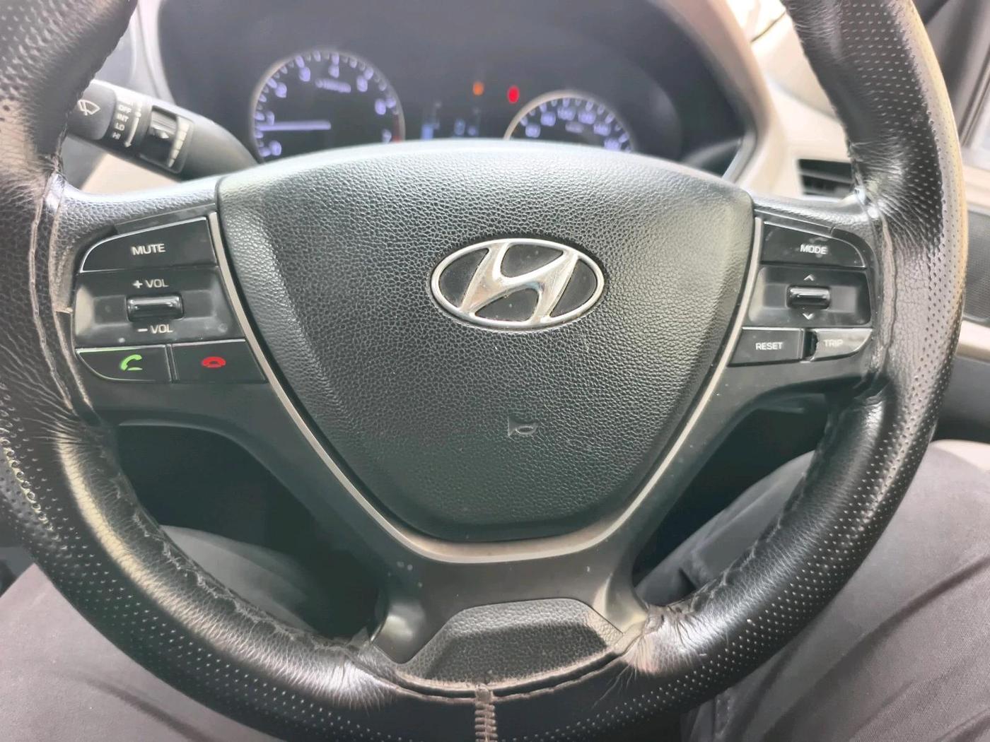 2015 Hyundai Elite i20 MAGNA 1.2, CNG, Manual, 1,00,611 km, interior