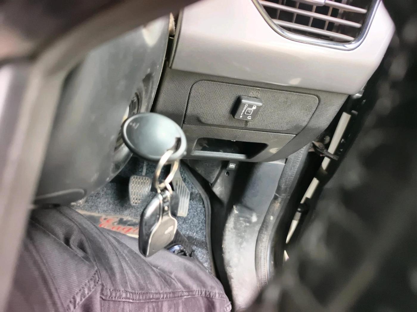 2022 Tata NEXON XE PETROL, CNG, Manual, 1,45,435 km, interior