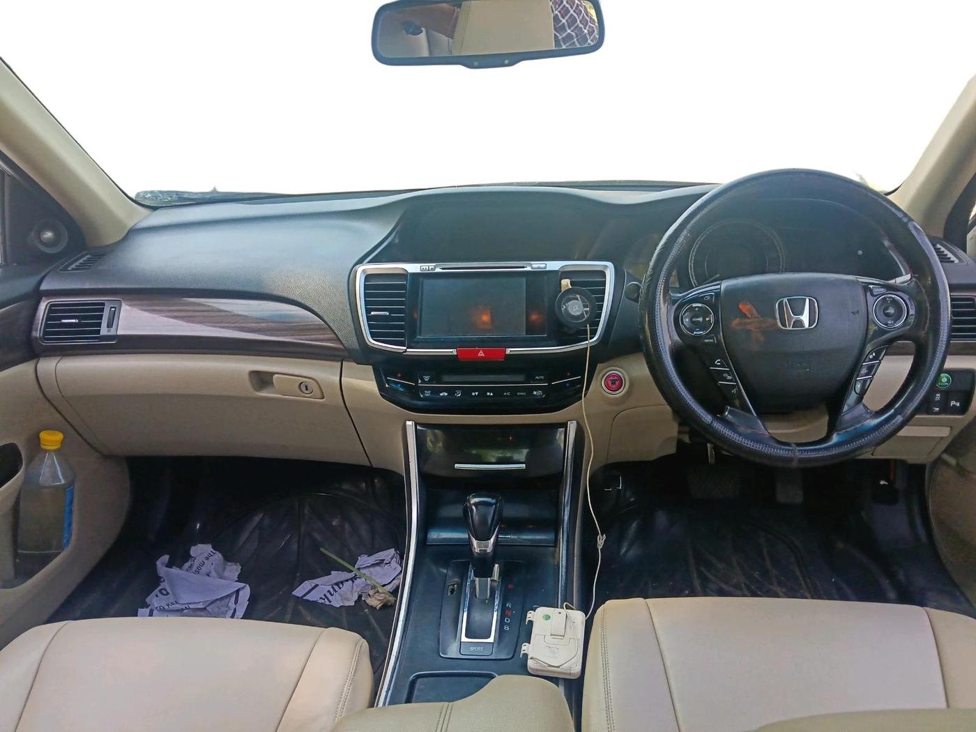 2017 Honda Accord HYBRID, Hybrid, Automatic, 89,541 km, interior