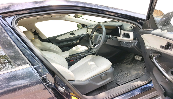 2021 Mahindra XUV700 AX 7 LUXURY P AT 7 STR, Petrol, Automatic, 23,456 km, interior
