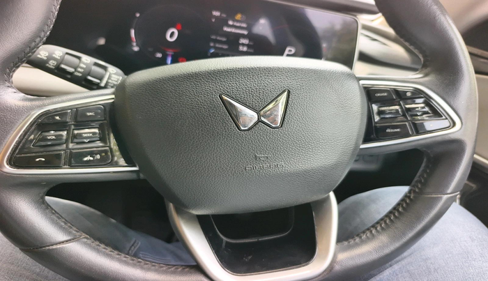 2021 Mahindra XUV700 AX 7 LUXURY P AT 7 STR, Petrol, Automatic, 23,456 km, interior