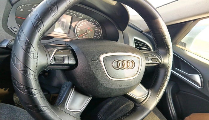 2014 Audi Q3 2.0 TDI QUATTRO, Diesel, Automatic, 88,940 km, interior