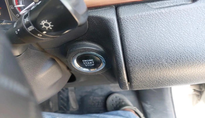 2017 Toyota Innova Crysta TOURING SPORT DIESEL MT, Diesel, Manual, 1,15,923 km, interior