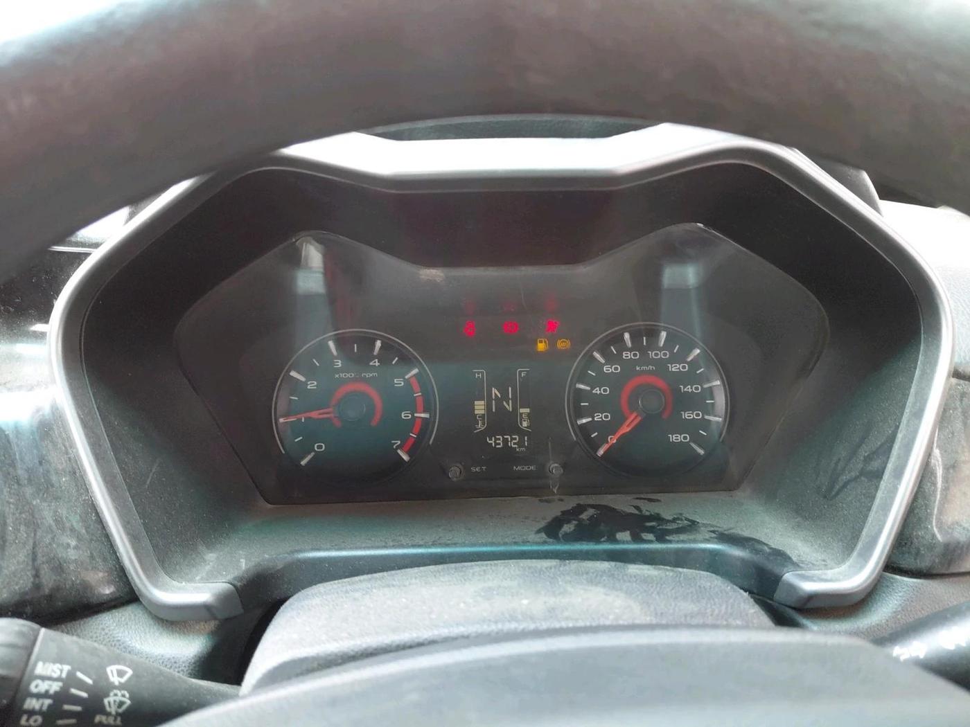 2017 Mahindra Kuv100 K8 D 6 STR, Diesel, Manual, 43,721 km, interior