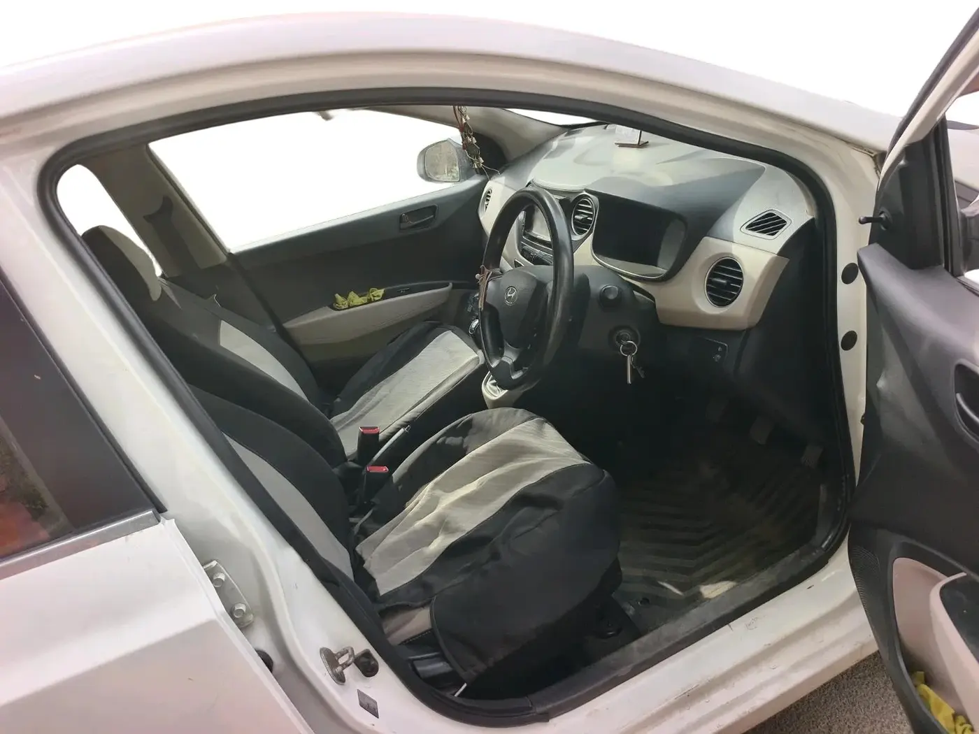 2015 Hyundai Xcent BASE 1.2, Petrol, Manual, 46,900 km, interior
