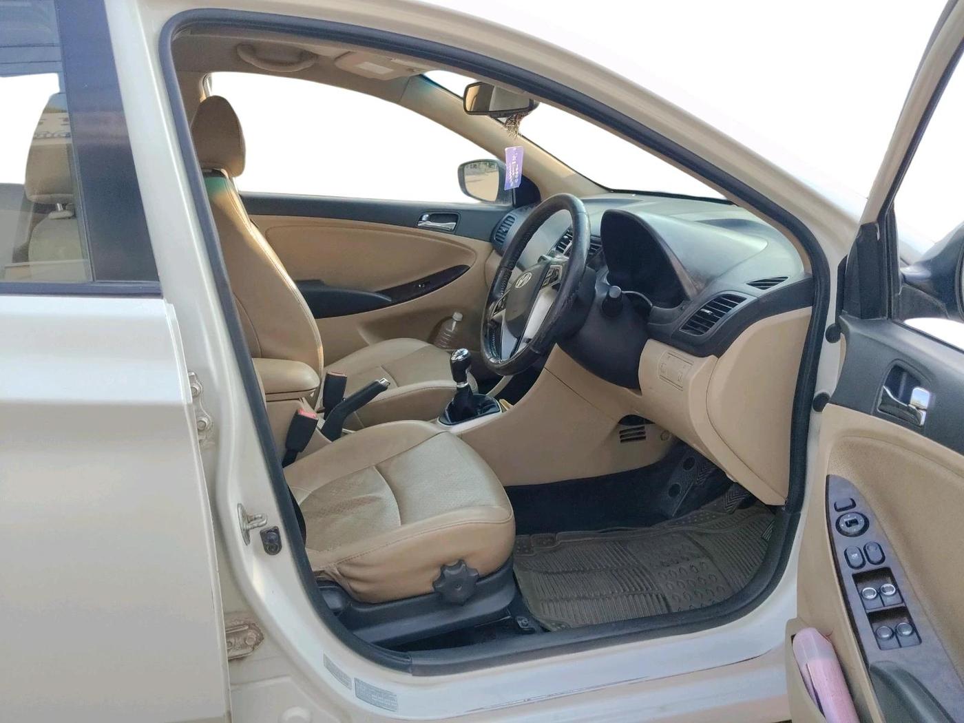 2014 Hyundai Verna FLUIDIC 1.6 CRDI SX, Diesel, Manual, 1,27,096 km, interior