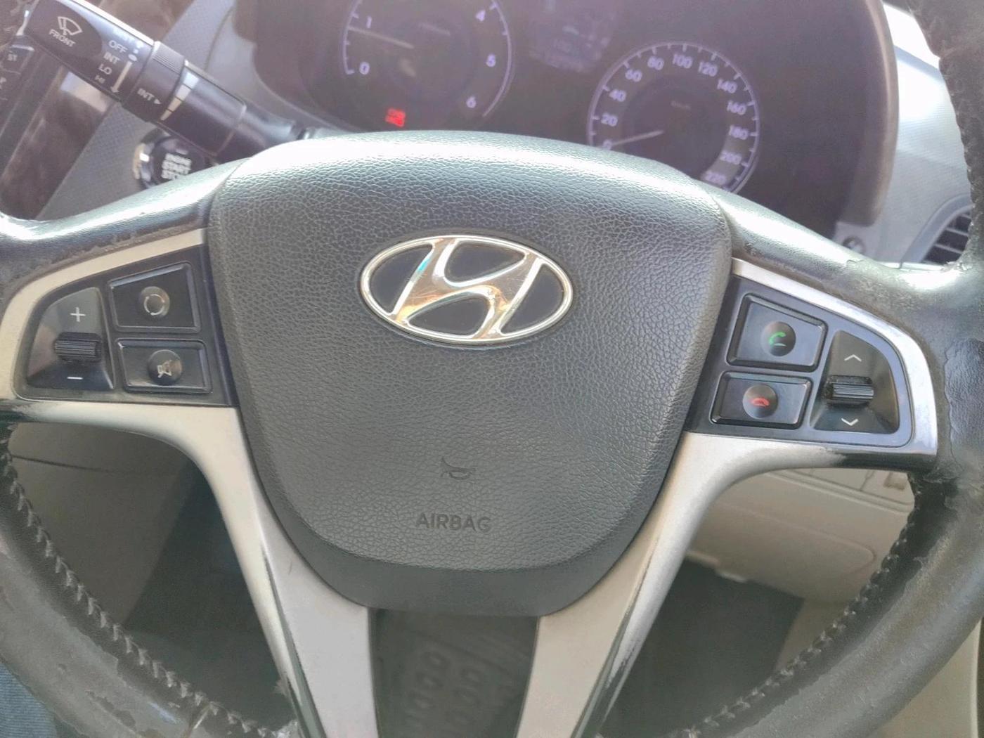 2014 Hyundai Verna FLUIDIC 1.6 CRDI SX, Diesel, Manual, 1,27,096 km, interior