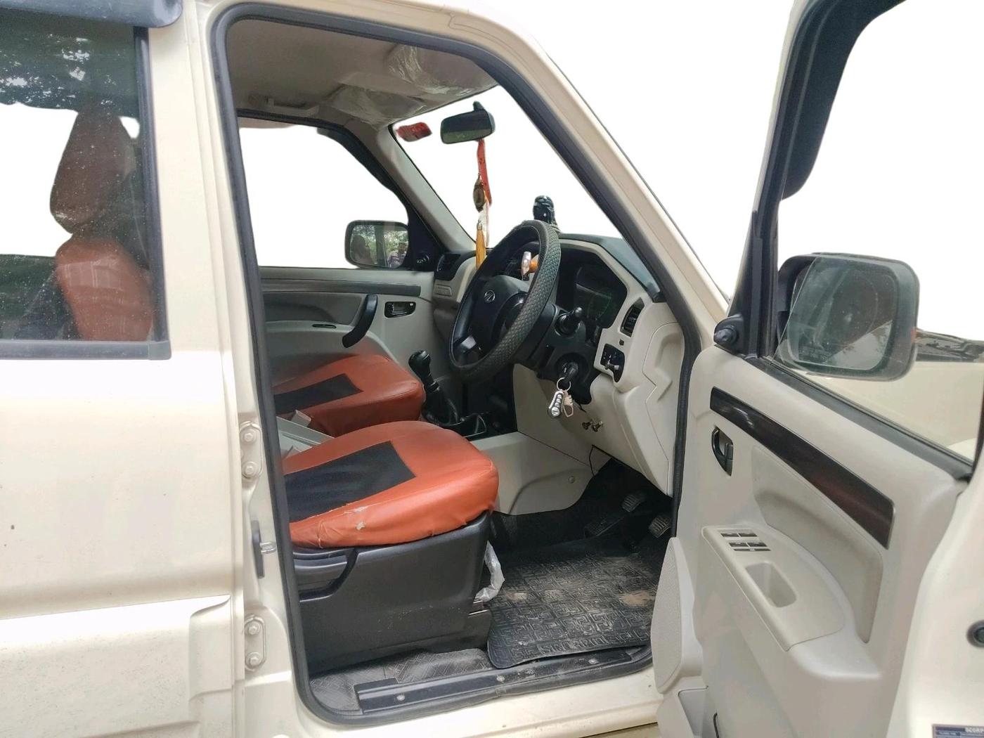 2019 Mahindra Scorpio S5, Diesel, Manual, 35,248 km, interior
